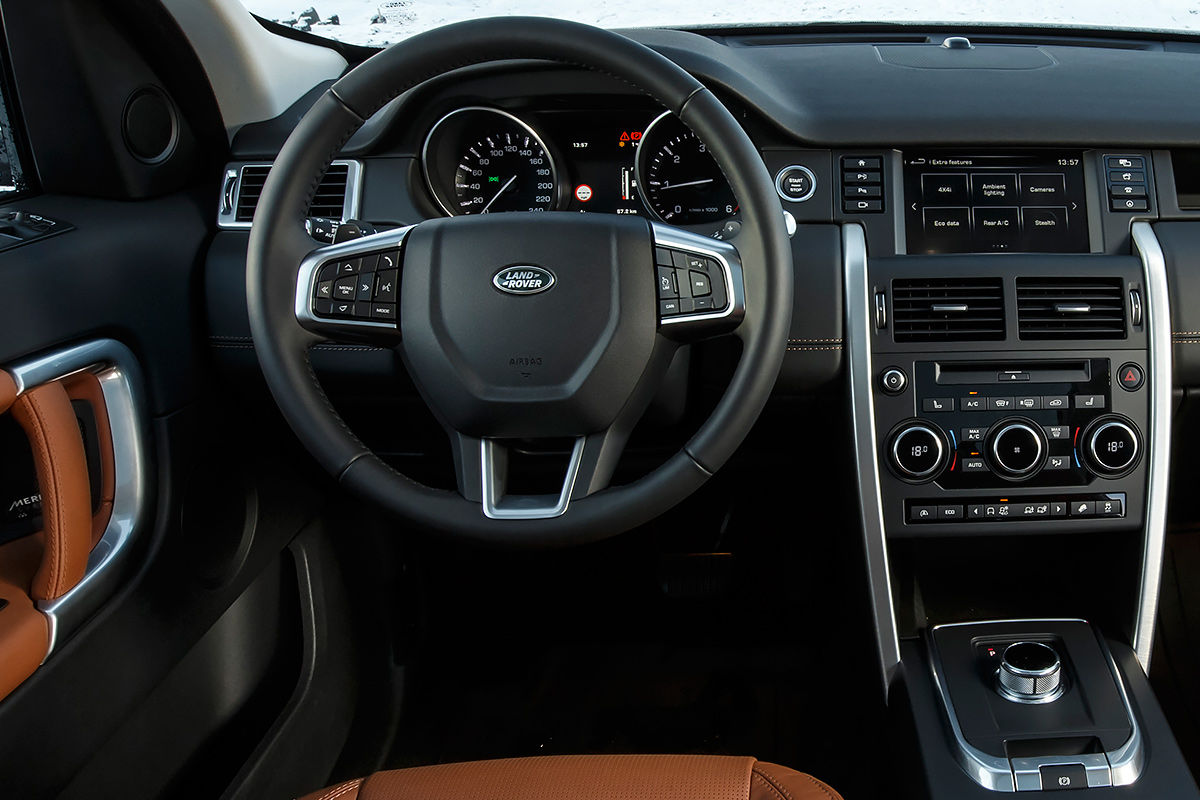 Noul Land Rover Discovery Sport – ultima generație de mașini universale de teren clasa premium,  este acum prezent și în Moldova