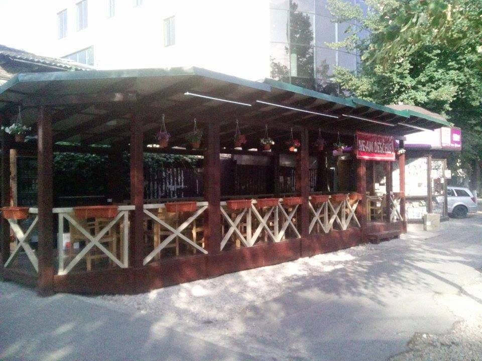 Într-un final, terasa „minune” din centrul Capitalei și-a deschis ușile