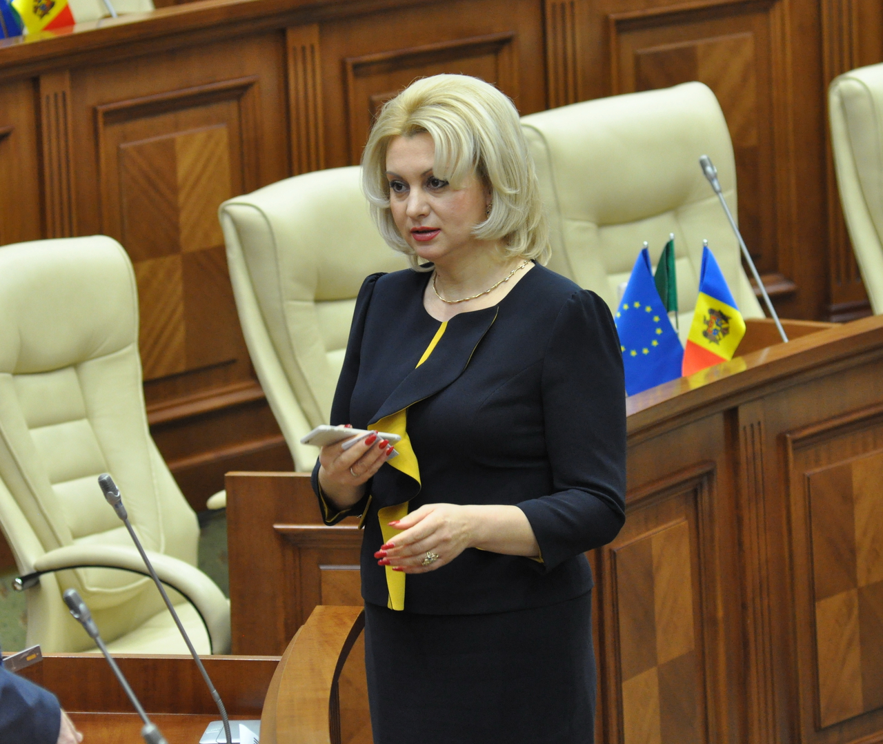 Ea este cea mai tare blondă din Parlamentul de la Chișinău