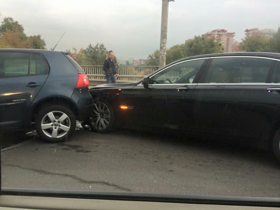 В столице авария на виадуке спровоцировала огромную пробку
