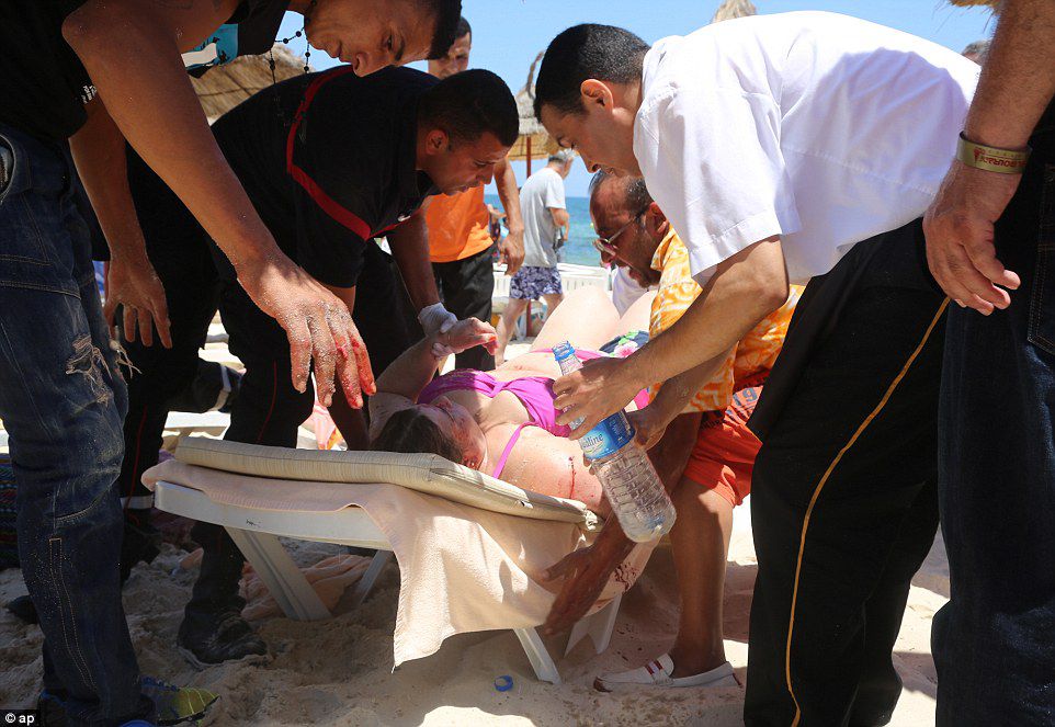 Tragedia din Tunisia în imagini. Atacatorul a ucis 38 de oameni cu zâmbetul pe buze