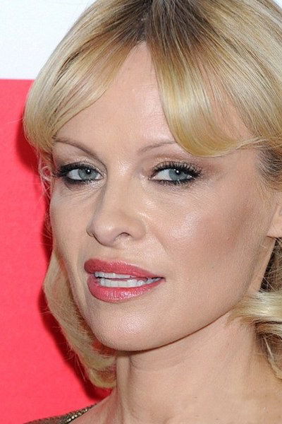 Памела Андерсон шокировала всех своим видом