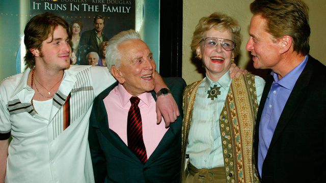 Скончалась мать Майкла Дугласа актриса Диана Дилл