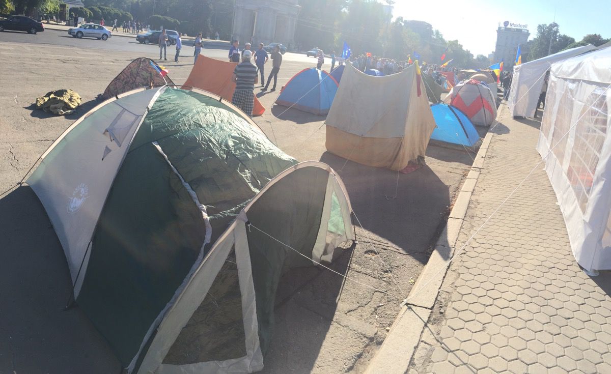 Митинг в Кишиневе: палаточный городок пережил первую ночь