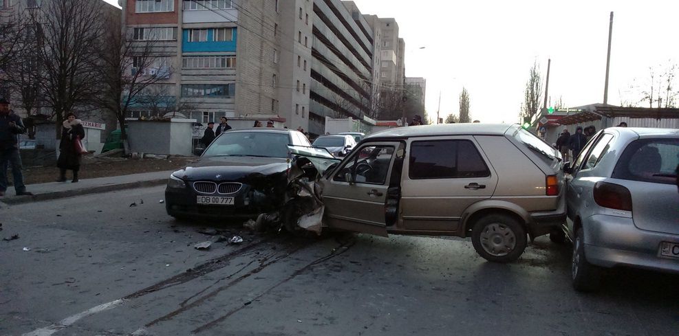 На улице Соколень столкнулись два автомобиля