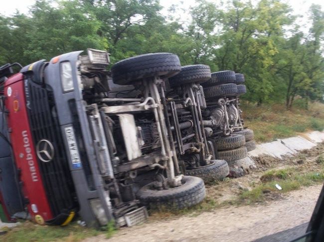 Бетономешалка перевернулась около села Пересечино