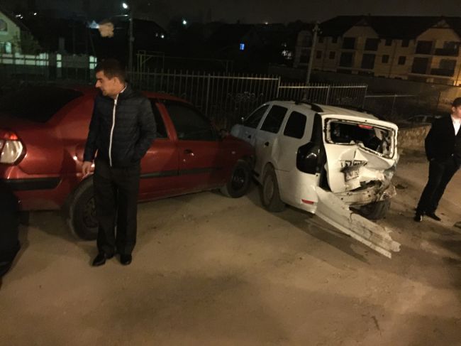 A intrat cu Lexus-ul in 5 masini parcate pe o strada din Durlesti