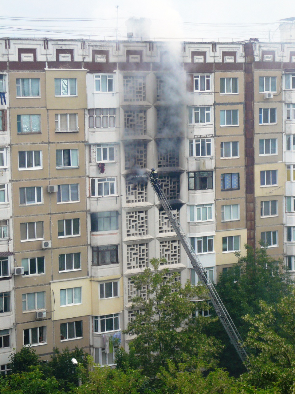 На Чеканах произошел пожар в жилом доме