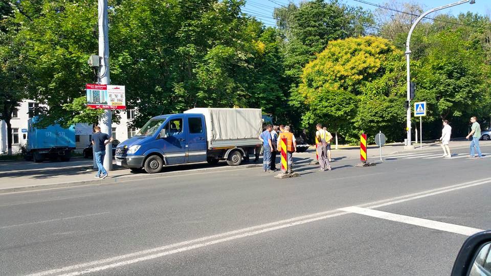 На недавно отремонтированной улице А.Руссо провалился асфальт