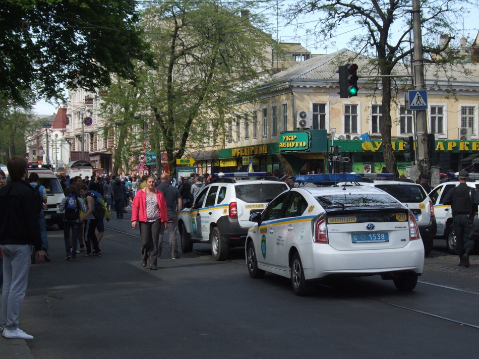 В центре Одессы стрельба и взрывы: 3 трупа, десятки раненых