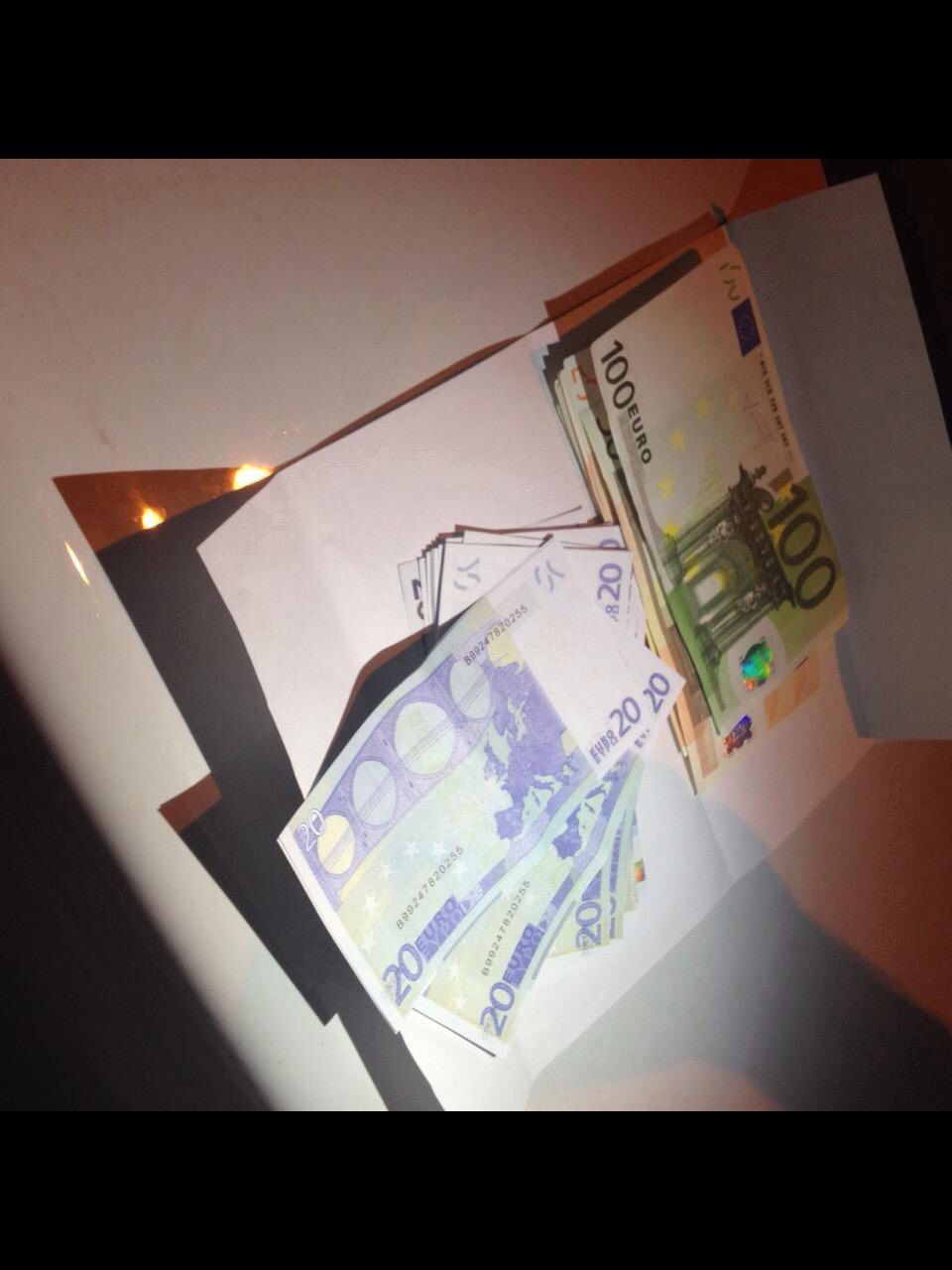 O grupare specializată în falsificarea banilor, reținută de poliție