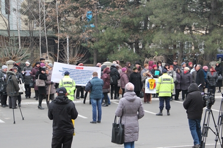Сегодня в Кишинёве прошла акция протеста за отставку судей Конституционного суда