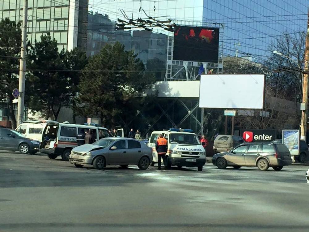 Скорая столкнулась с автомобилем, есть пострадавшие