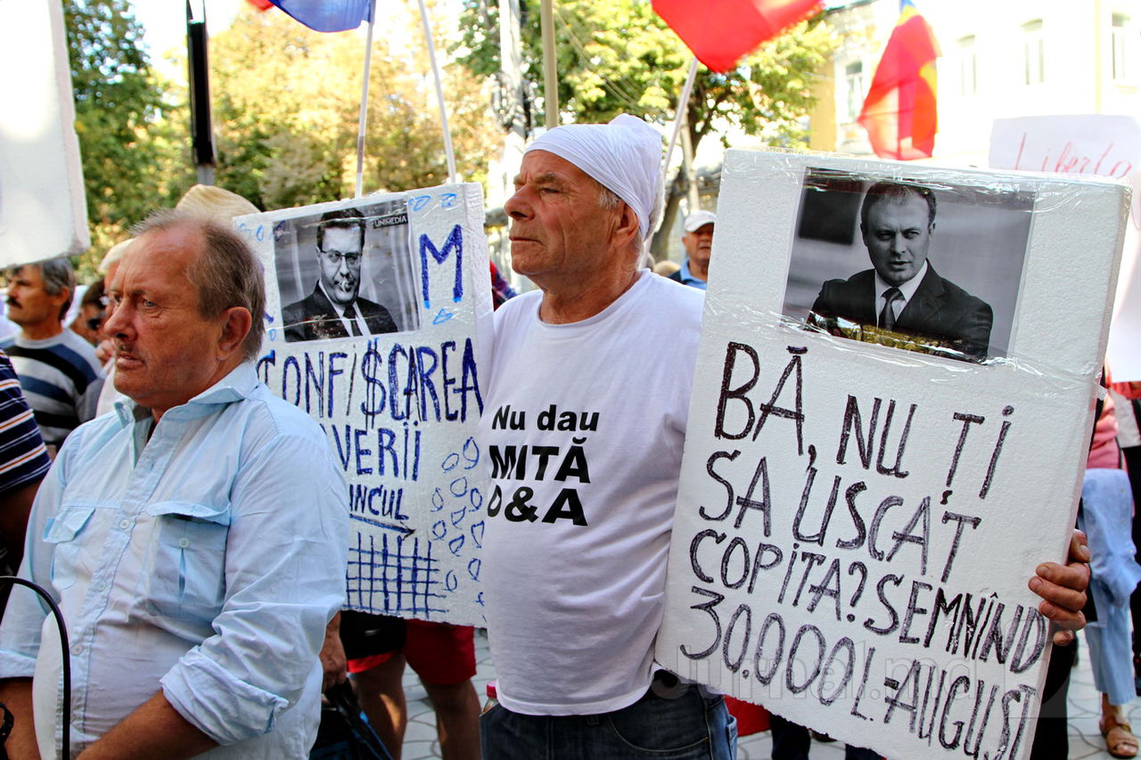 Протестующие пикетировали госучреждения