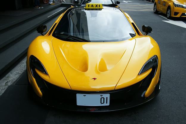 Cel mai rapid „taxi” din lume are 903 cai-putere şi o viteză maximă de 350 km/h