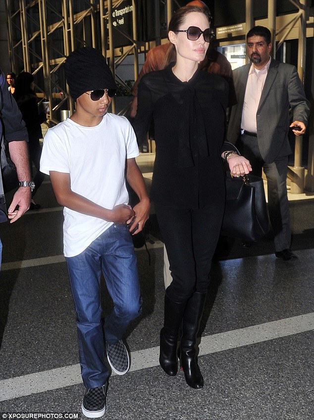 Angelina Jolie, mai uscățivă ca niciodată. Actrița a ajuns să arate mai slabă decît fiul ei de 12 ani