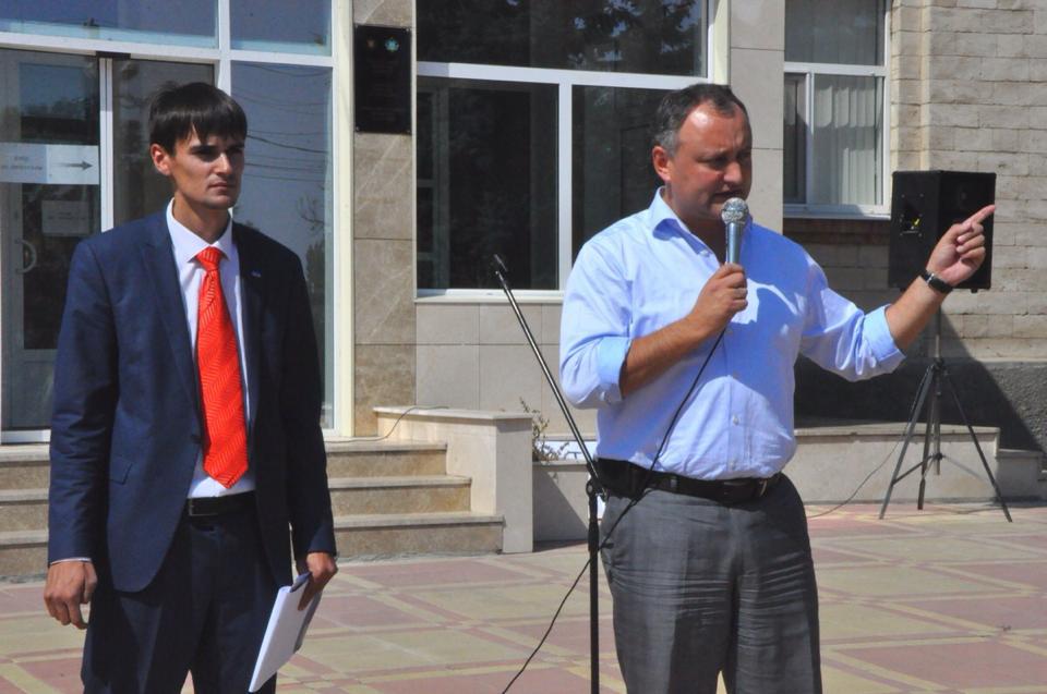 Социалисты провели акцию протеста "Стоп НАТО" в Бельцах и Комрате