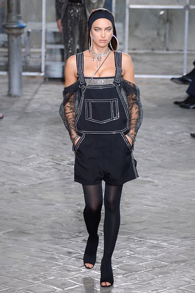 Ирина Шейк, Наоми Кемпбэлл участвовали в показе Givenchy Париже