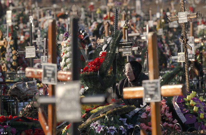 Британцы побывали на самом большом кладбище в Европе - кишиневском кладбище Дойна