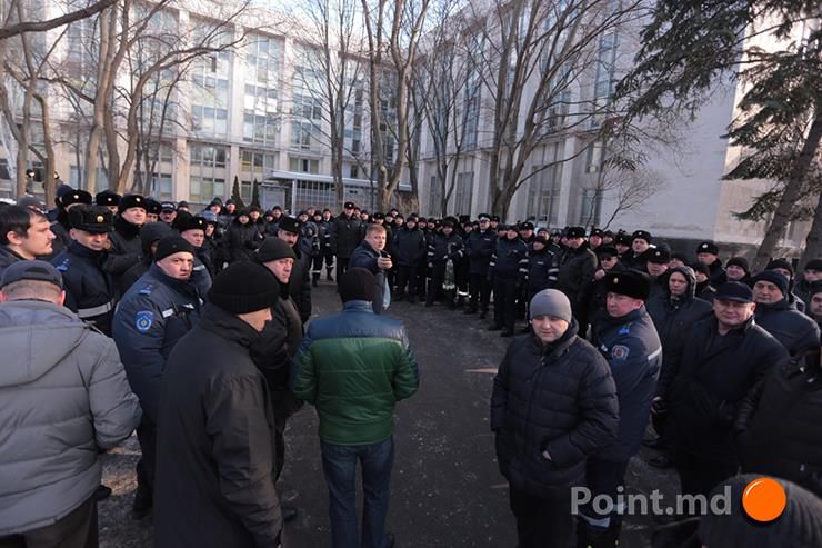 На воскресном митинге на журналиста напали полицейские