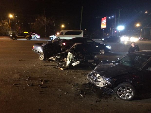 Grav accident de circulaţie la intrarea în capitală. Un şofer şi-a pierdut viaţa