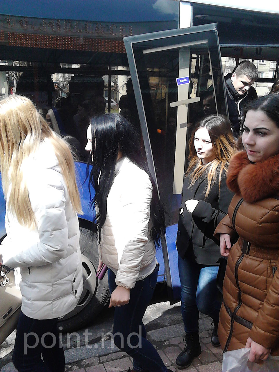 В Кишиневе у нового троллейбуса отвалилась дверь