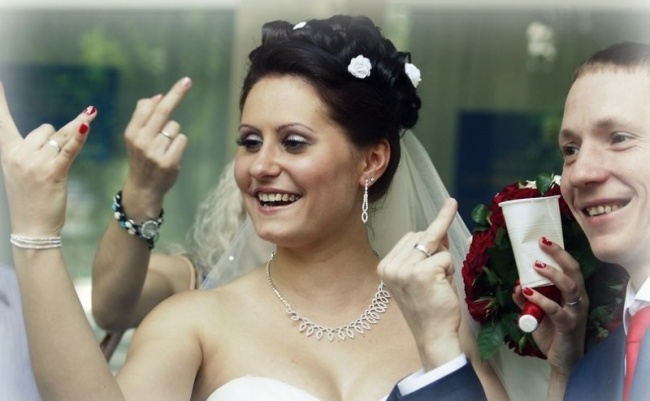 Cum se fac pozele de nuntă în Rusia. Galeria care n-are cum să nu-ți provoace hohote de râs