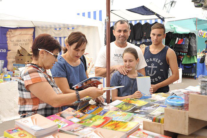 Около 120 компаний представили свою продукцию на школьной ярмарке