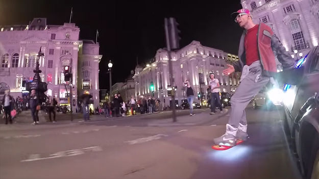 Ce gadgeturi prezise in "Back to the Future" exista in realitate