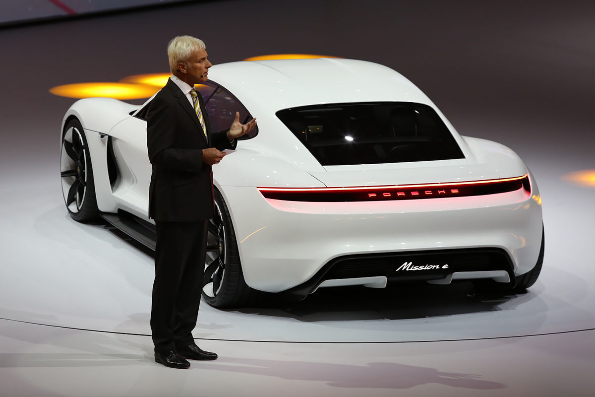 Компания Porsche привезла во Франкфурт 600-сильный электрокар