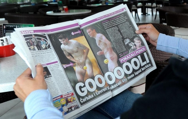 Scandalos! Fotbalistii croati, surprinsi goi intr-o pisicina