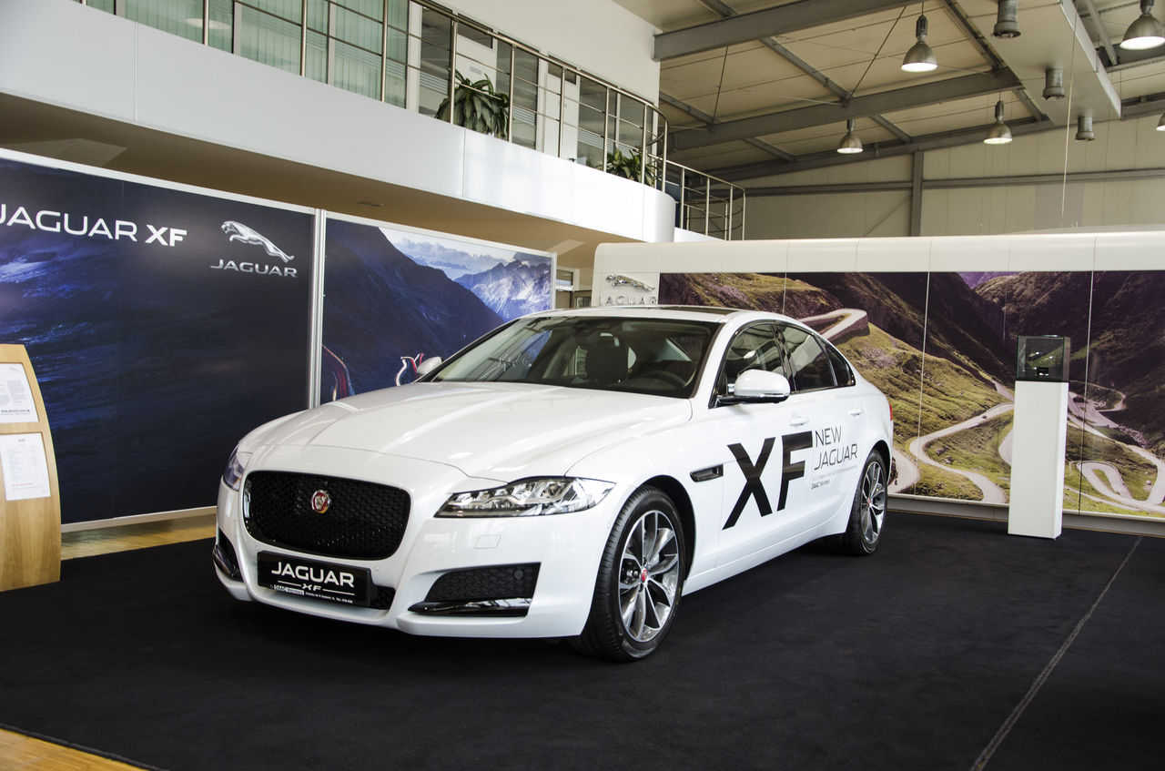 Jaguar XF:  Ziua ușilor deschise în salonul auto