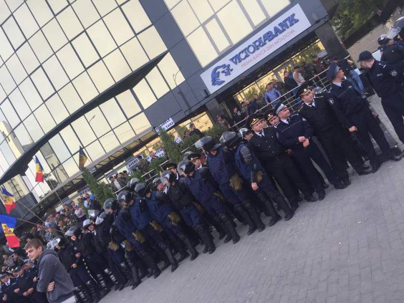Плахотнюк заставил полицию охранять свой офис