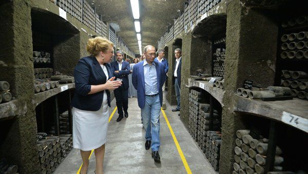 Украинская прокуратура завела дело после откупорки хереса для Путина и Берлускони