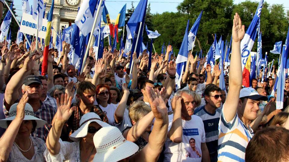 Марш «За честные выборы» в Кишиневе собрал более 15 тыс. человек