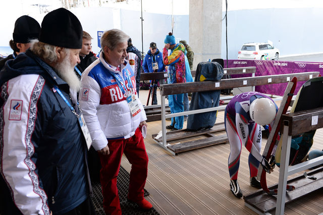 Патриах Кирилл примерил олимпийскую форму