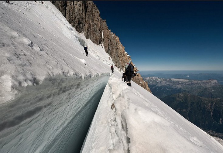 Alpiniștii moldoveni s-au aventurat şi au escaladat cel mai înalt vârf al Europei de Vest