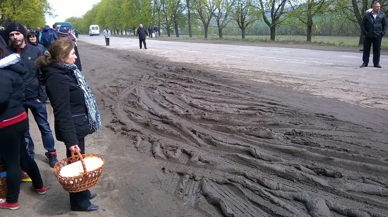 На Радоницу площадка у кладбища Святого Лазаря превратилась в болото