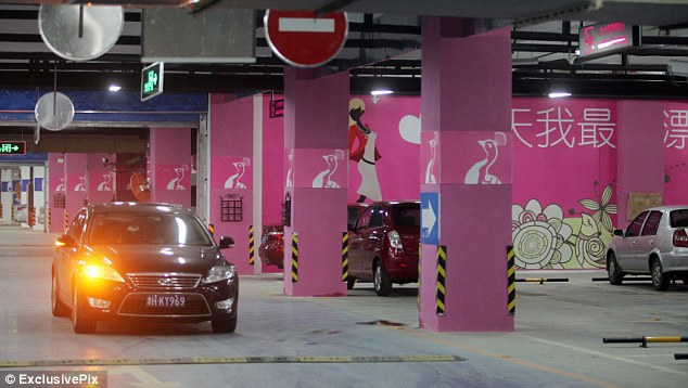 Un mall din China a inaugurat o parcare destinată exclusiv femeilor