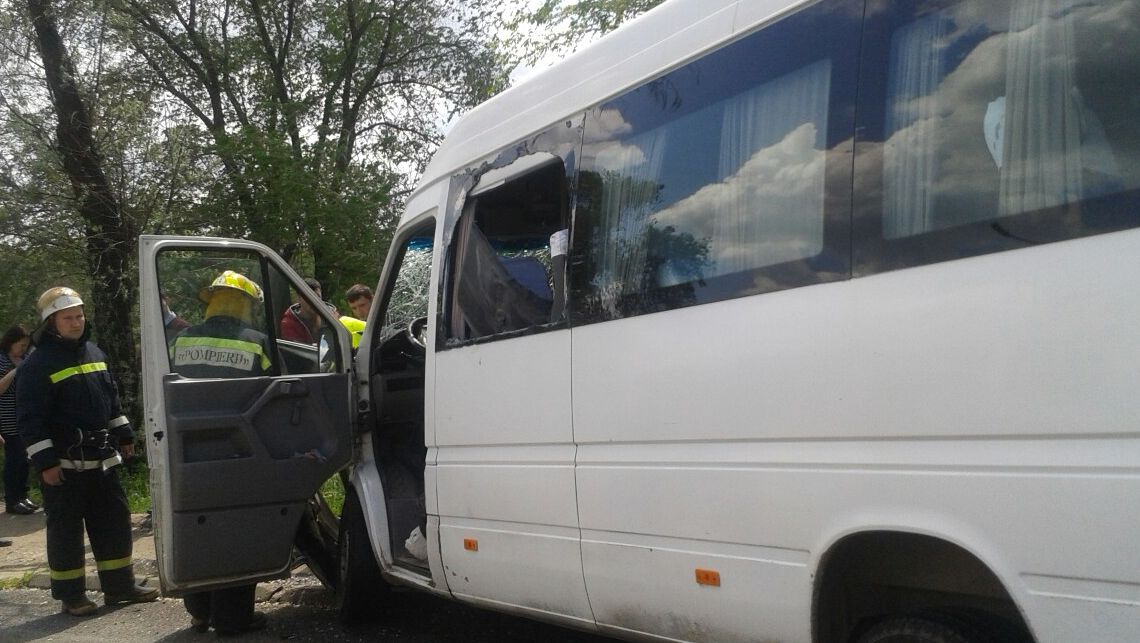 ДТП в Кишиневе: маршрутка с пассажирами врезалась в дерево