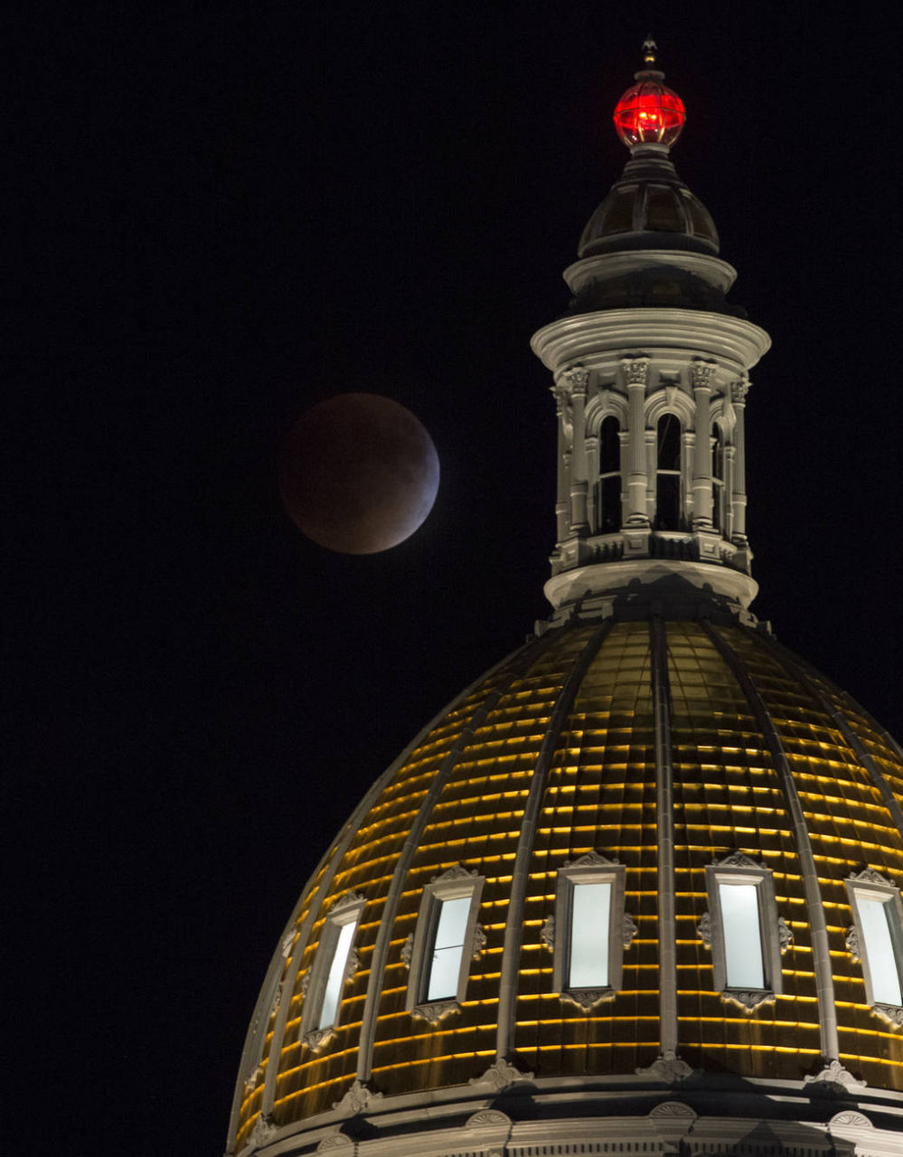 Cum s-au văzut în lume eclipsa și Super Luna