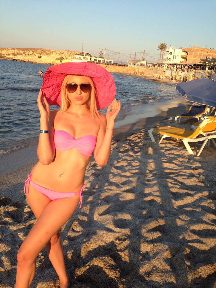 Vedete de la noi care au pozat în costume de baie!