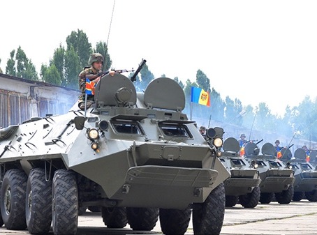 Нацармия Молдовы устроила показательные выступления
