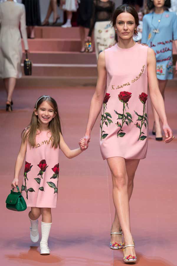 Dolce & Gabbana представили коллекцию для мам