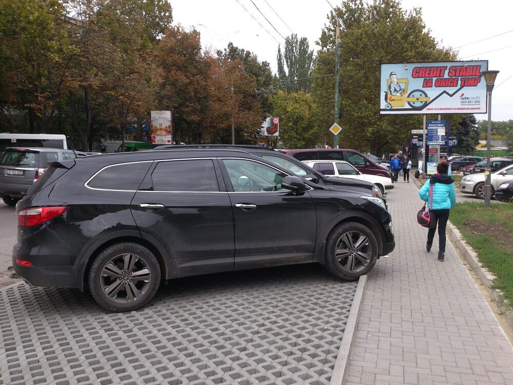 Примэрия отобрала у горожан пешеходные тротуары