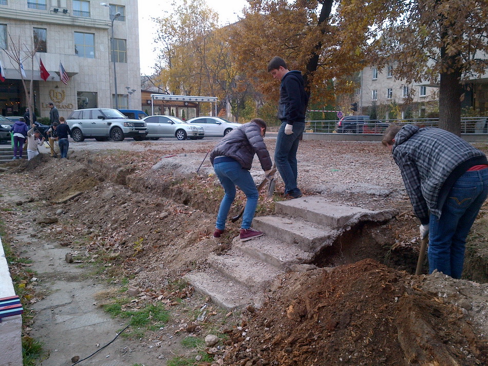 Восстановление сквера театра Чехова: ход работ