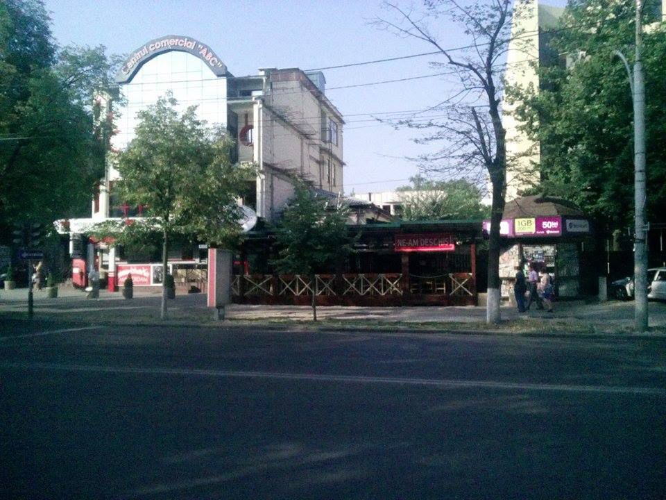 Într-un final, terasa „minune” din centrul Capitalei și-a deschis ușile