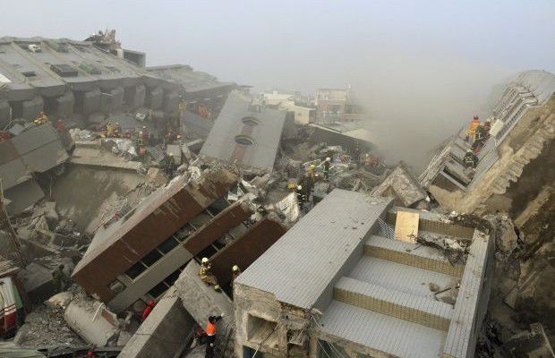 Кадры разрушительного землетрясения на Тайване попали в Сеть