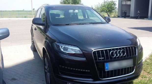 A vrut să treacă frontiera cu o mașină de lux, furată din Germania