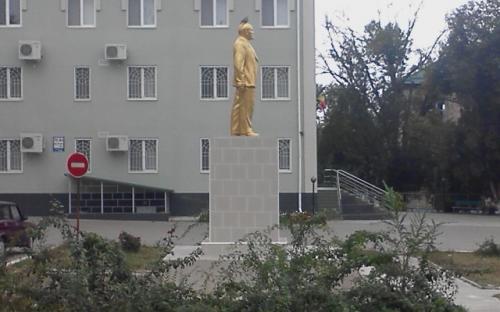 В Чадыр-Лунге "обновили" памятник Ленину